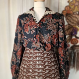 Vintage prairie blouse with lace