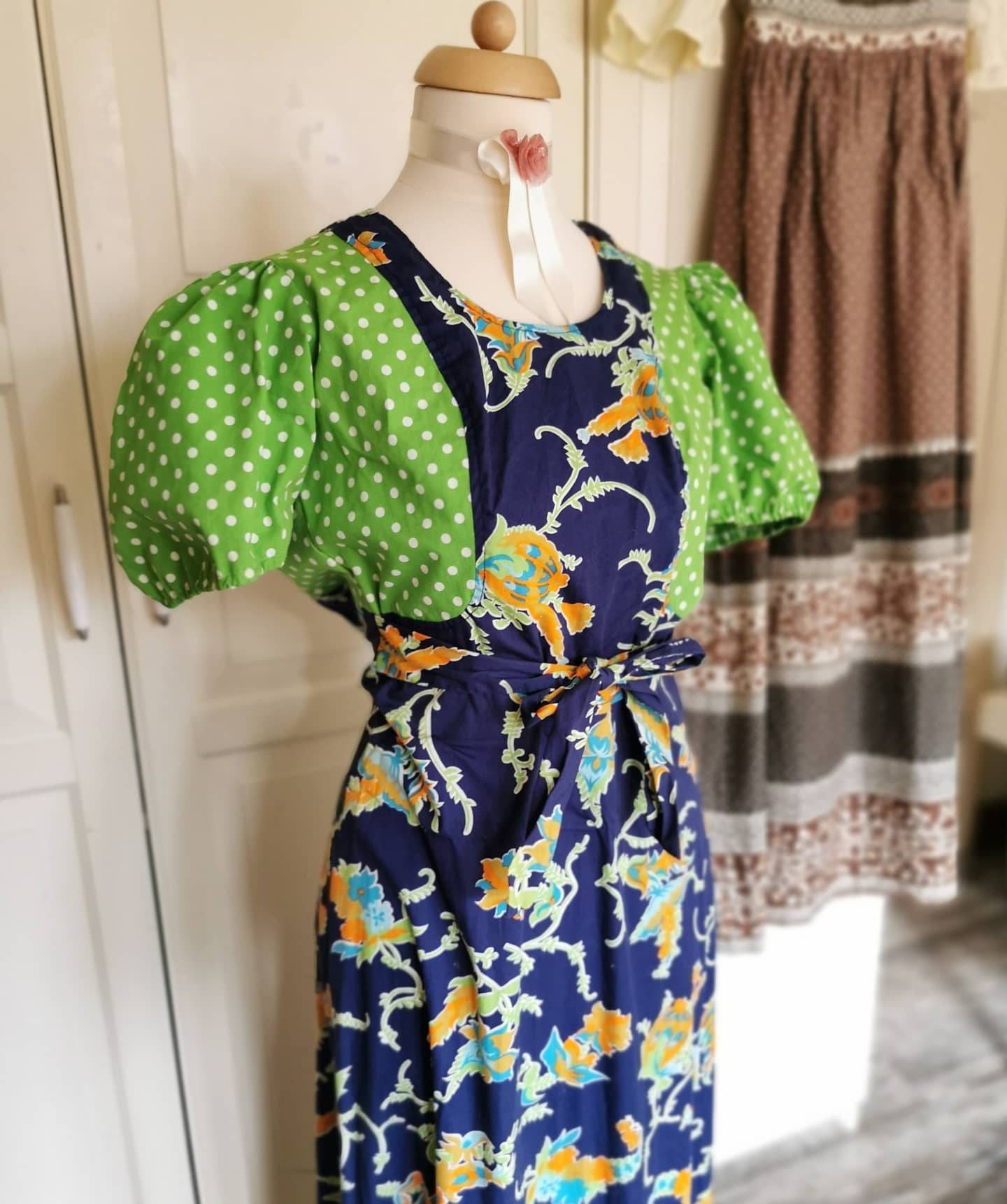 Vintage Paisley Print Sleevelesss Dress - L