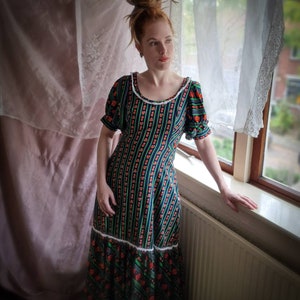 Vintage 1970 floral prairie dress