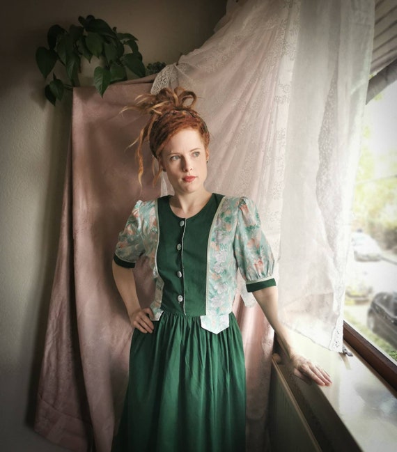 Vintage folklore dress try