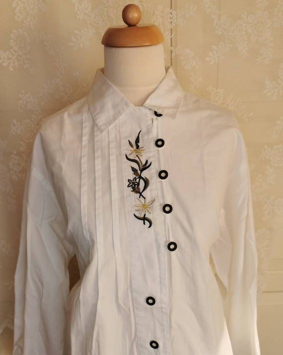 Vintage folklore blouse - image 1