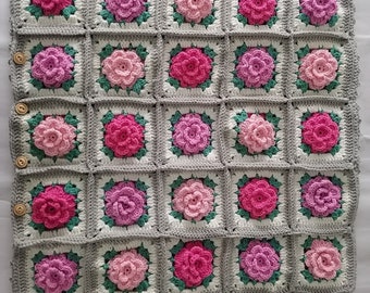 Handvirkat kuddfodral med fyrkantig blommotiv: Vintage örngott