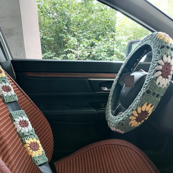 Coprivolante all'uncinetto con girasole, accessorio per auto fatto a mano (14-15 pollici)