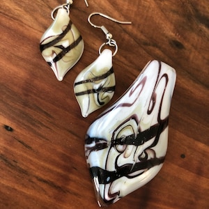 Glass bead jewelry set (necklace bead and earrings)