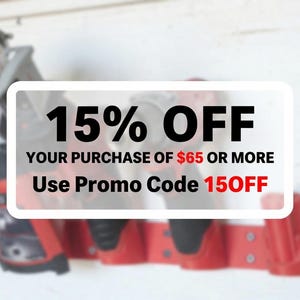 Puede incluir: Clavadora y cintur&oacute;n de herramientas rojos y negros con el texto "15% OFF" y "Use Promo Code 15OFF". Las herramientas est&aacute;n montadas en una pared blanca.