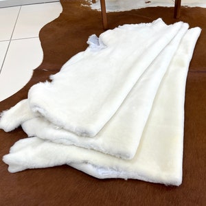 ホワイトシープスキンファー メリノシアリングシープスキン 毛皮全体 衣類用 ファーラグ スロー 室内装飾品 ベビー帽子 ベビーカーライナー ソファー ムートンファー