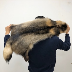 Véritable fourrure de raton laveur Fourrure de luxe en fourrure de raton laveur finlandais. Étole en fourrure de raton laveur avec col en fourrure de raton laveur, grande dimension, fourrure éthique