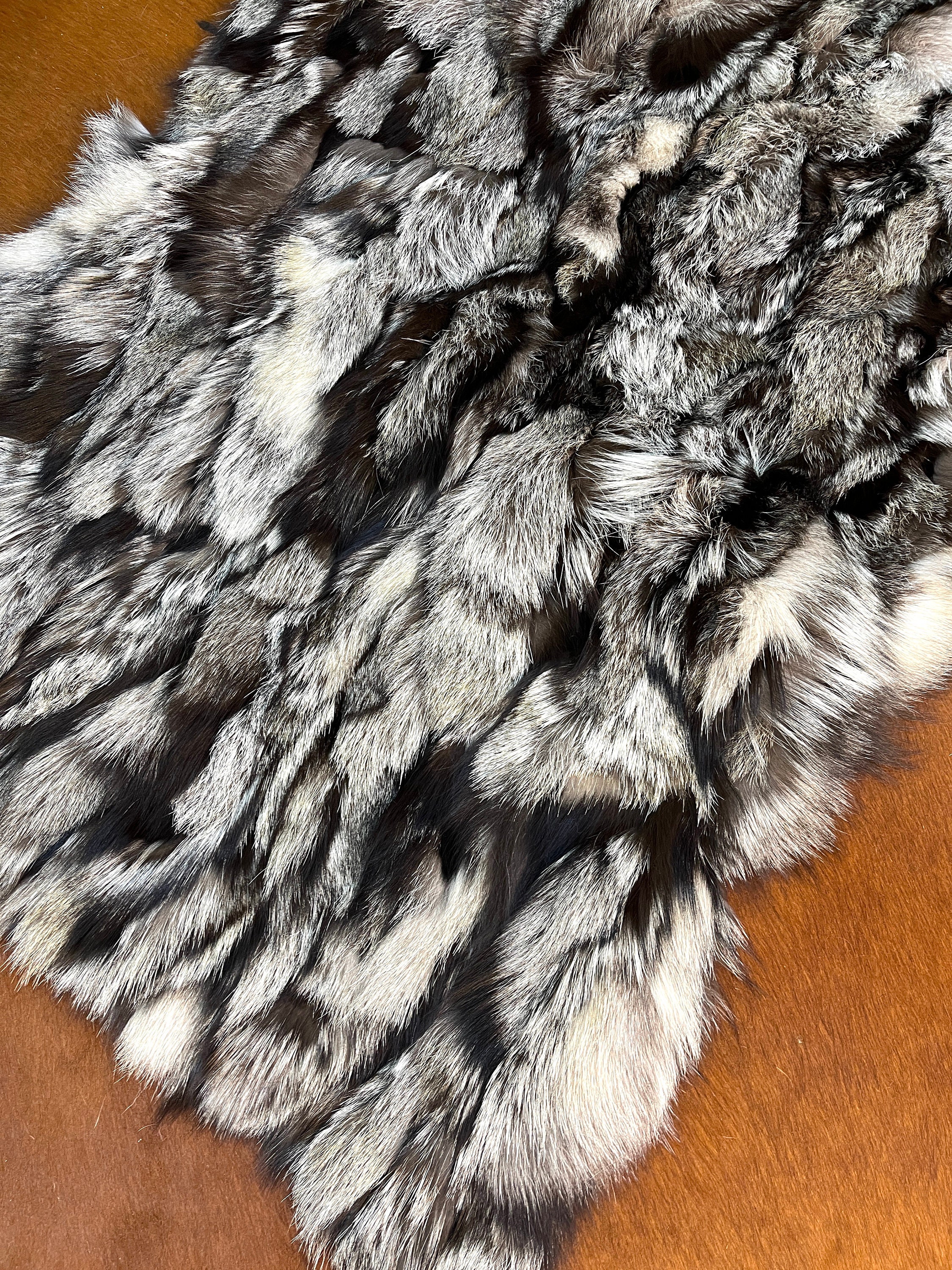 Texture Fox Hunt Rug Silver Fox Hide Rugs , Silver Fox Fur Throw , Genuine Silver Fox , Real ...