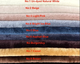 Puede incluir: Diez muestras de tela en diferentes colores, incluyendo blanco, beige, rosa claro, azul, marrón y negro. Cada muestra está etiquetada con un número y un nombre de color.