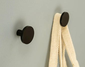 Modern Black Wooden Wall Hooks – Handmade Sheesham Wood Coat & Hat Hooks – Minimalist Wall Peg Organizer