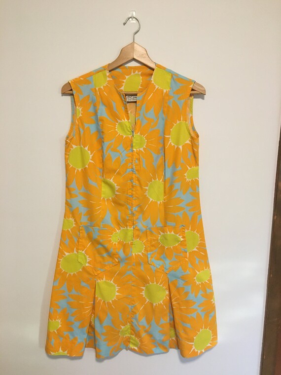 Vintage colorful mod 1960s bold floral daisy print su… - Gem