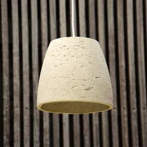 Formicaio (italiano per formicaio) Raw, lampada a sospensione a LED fatta a mano a Sydney in cartapesta.