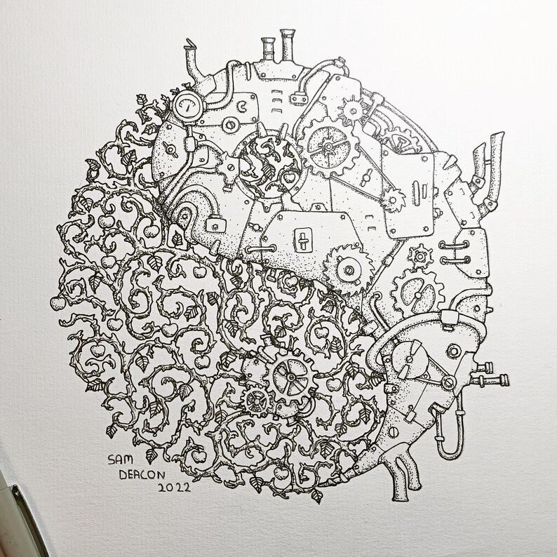 Peut inclure: Dessin d&eacute;taill&eacute; &agrave; la plume et &agrave; l'encre d'un c&oelig;ur m&eacute;canique, combinant des engrenages, des tuyaux et des &eacute;l&eacute;ments industriels avec des vignes et des feuilles organiques. L'&oelig;uvre est sign&eacute;e "SAM DEACON 2022".