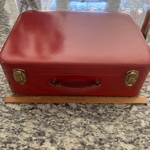 vintage red madler German suitcase childs with original travel brushes, containers, mirror image 9