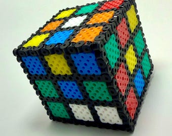 Figura Perler Bead del cubo de Rubik