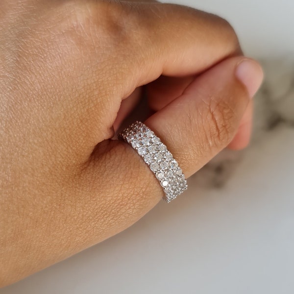 Bague en argent sterling 925 - Bague d'éternité à 3 rangées de micro pavés - Bague en zircone cubique - Cadeau d'anniversaire pour femme - Cadeau d'anniversaire