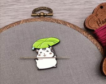 Hamster needle minder, needle magnet for embroidery and cross stitch