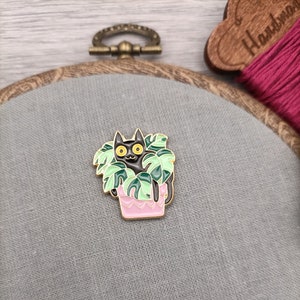 Black cat needle minder, needle magnet for embroidery and cross stitch
