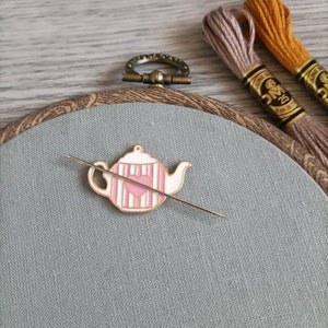 Tea & Biscuits Magnetic Needle Minder