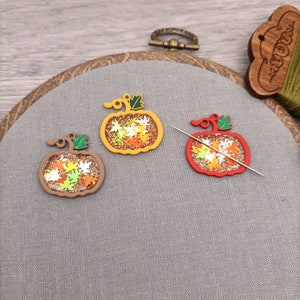 Autumn pumpkin needle minder, epoxy resin needle magnet for embroidery and cross stitch