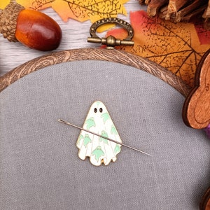 Cute ghost needle minder, needle magnet for embroidery and cross stitch