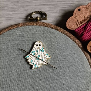 Blue flowers ghost needle minder, needle magnet for embroidery and cross stitch