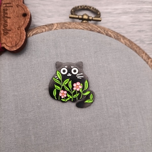 Cat with flowers needle minder, needle magnet for embroidery and cross stitch