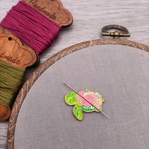 Green turtle needle minder, needle magnet for embroidery and cross stitch
