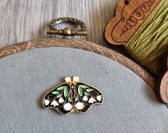 White flowers moth needle minder, needle magnet for embroidery and cross stitch