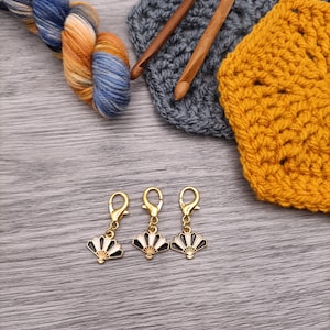 Fan Stitch Markers: Black & White Crochet Knitting Progress Keepers - Set of 3