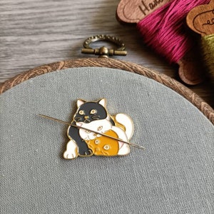 Cute happy cats needle minder, needle magnet for embroidery and cross stitch