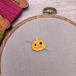 Jack o&#39;lantern needle minder, needle magnet for embroidery and cross stitch