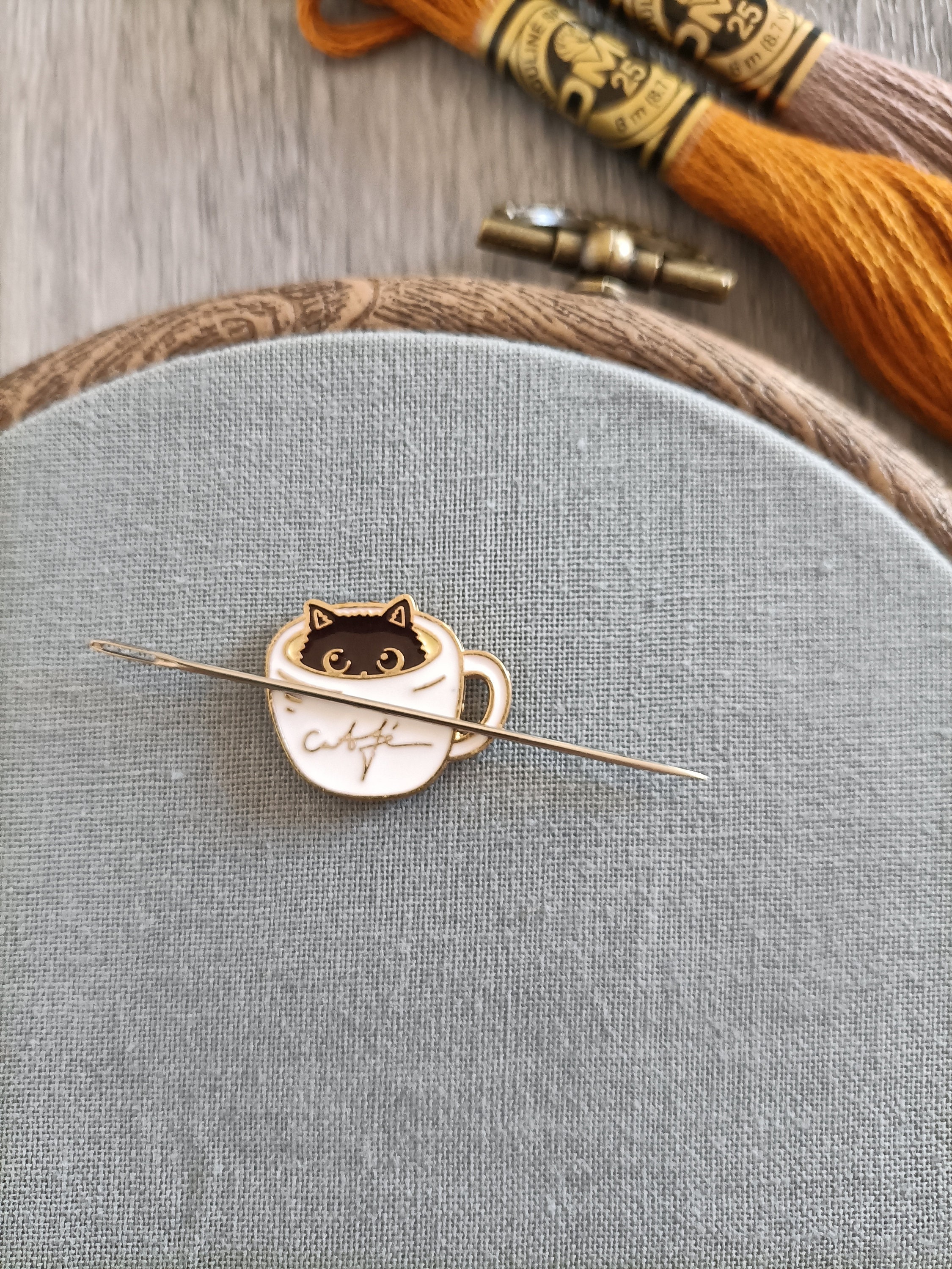 4pcs Needle Minder for Cross Stitch,Sewing Magnetic Needle Keeper,Cute Cat&Rabbit Cartoon Enamel Pin,Needle Holder for Embroidery,Needlework Storage