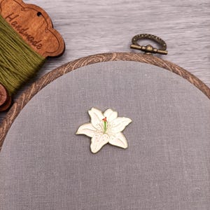 White lily needle minder, needle magnet for embroidery and cross stitch