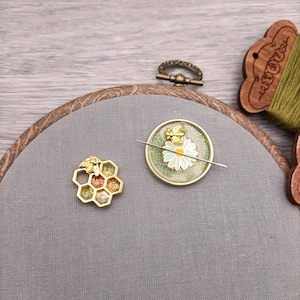 Bees needle minder, needle magnet for embroidery and cross stitch