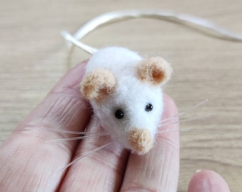 White Mouse Bookmark/Needle Felted Mouse/White Mice/Gift For Book Lover/Miniature Mouse/Handmade With Wool/Wildlife Bookmarks/Bookworm Gift