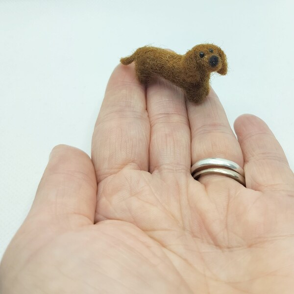 Miniature Dachshund/Tiny Sausage Dog/Needle Felted Pet Dog/Handmade/Wool/Unique Gift/Doll House Size/Dog Lover Present/Fibre Art Sculpture.