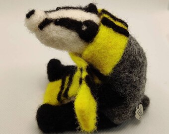 Badger with scarf/Wizards badger/Needle felted/Wizards scarf/Handmade with wool/Cute badger/Sitting badger/House emblem badger.