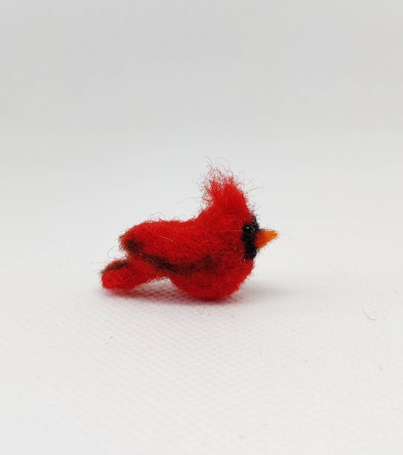 Miniatur Kardinal / Nadel gefilzt / kleiner gefilzter Vogel