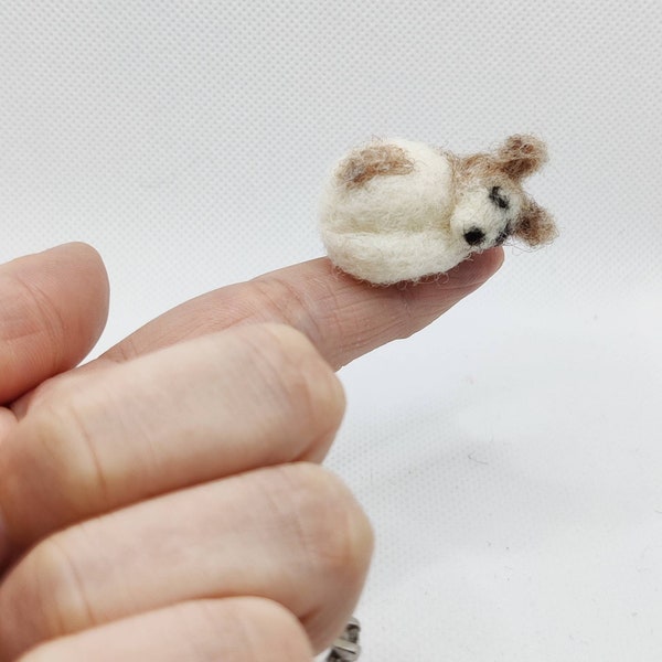 Sleeping Dog//Miniature/Puppy/Needle Felted/Fibreart Sculpture/Cute Animal/Dog Lover Present/Handmade/100% Wool/Dollhouse Size/Unique Gift