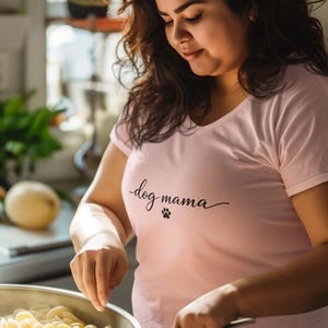 Dog Mama script paw tee | T-Shirt, Pet Lover, Minimalist Paw Print