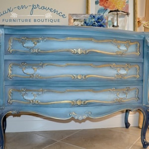 SOLD*** Vintage Italian Louis XV dresser