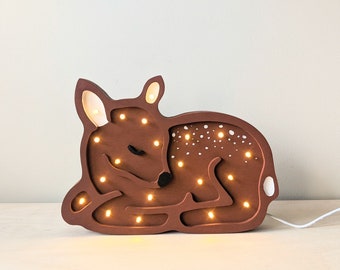 Handgefertigte Hirsch-LED-Lampe aus Holz, Nachtlampe Baby-Hirsch, Kinderlampe, Nachtlicht Kinderkinder, Kinderzimmer Deko, Waldtier aus Holz