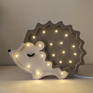 Handgefertigte Igel-LED-Lampe aus Holz, Nachtlampe, Kinderlampe, Nachtlicht Kinderkinder, Kinderzimmerdekoration, Waldtier aus Holz Bild 4