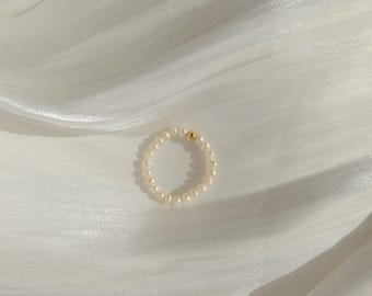 Anillo de perlas y oro de 18 quilates, anillo de perlas de agua dulce y oro.
