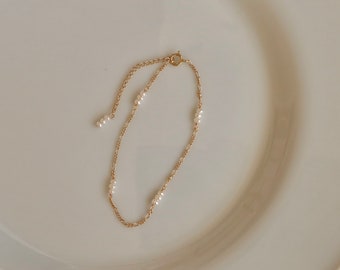 Lucie Mini Freshwater Pearl Bracelet with Gold Filled Figaro Chain - Dainty Pearl Bracelet - Gift for Her