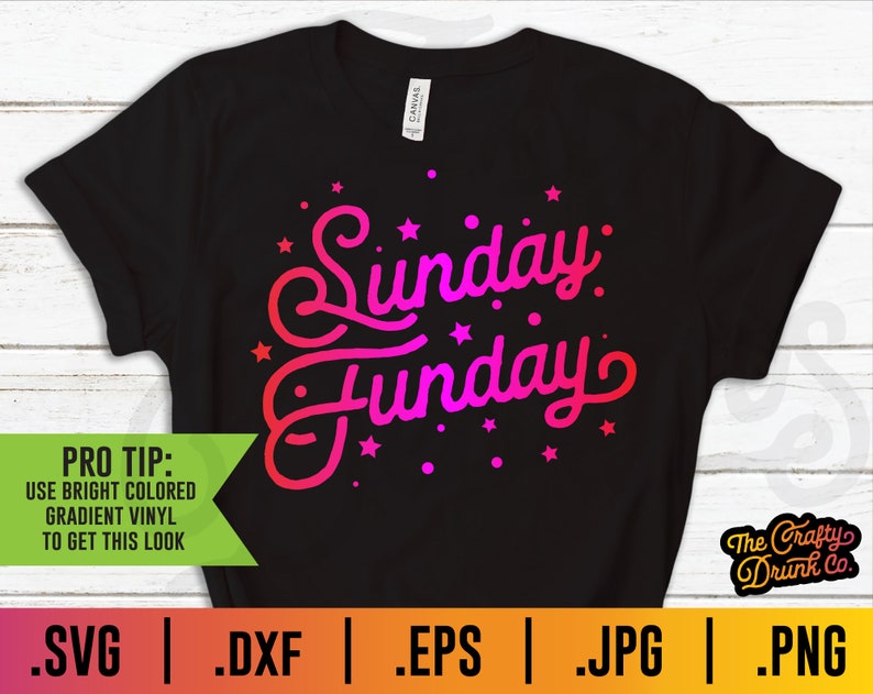 Może przedstawiać: Czarny T-shirt z gradientem w kolorze r&oacute;żowym i czerwonym, na kt&oacute;rym widnieje napis "Sunday Funday" otoczony gwiazdkami. Tekst jest w stylu retro. Koszulka jest dostępna jako plik do pobrania w formatach SVG, DXF, EPS, JPG i PNG.