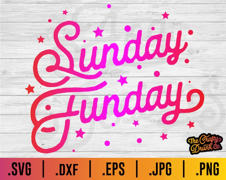 Może przedstawiać: Graficzny projekt w kolorze r&oacute;żowym i czerwonym z przejściem gradientowym z tekstem "Sunday Funday" i małymi gwiazdkami. Tekst "The Crafty Drunk Co." znajduje się w małym k&oacute;łku w prawym dolnym rogu projektu. Projekt znajduje się na białym drewnianym tle.