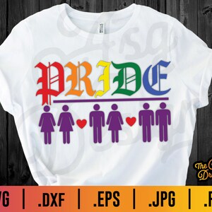 Puede incluir: Camiseta blanca con la palabra "PRIDE" en colores arcoíris y una línea de figuras de palo en colores arcoíris debajo. Las figuras de palo son una mezcla de figuras masculinas y femeninas.