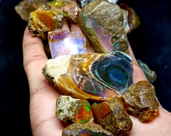 28カラットのウェロファイアオパール原石：AAAグレードのエチオピア産